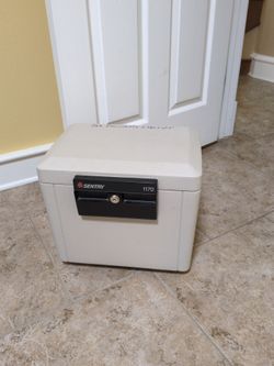 Fireproof safe/box Sentry 1170