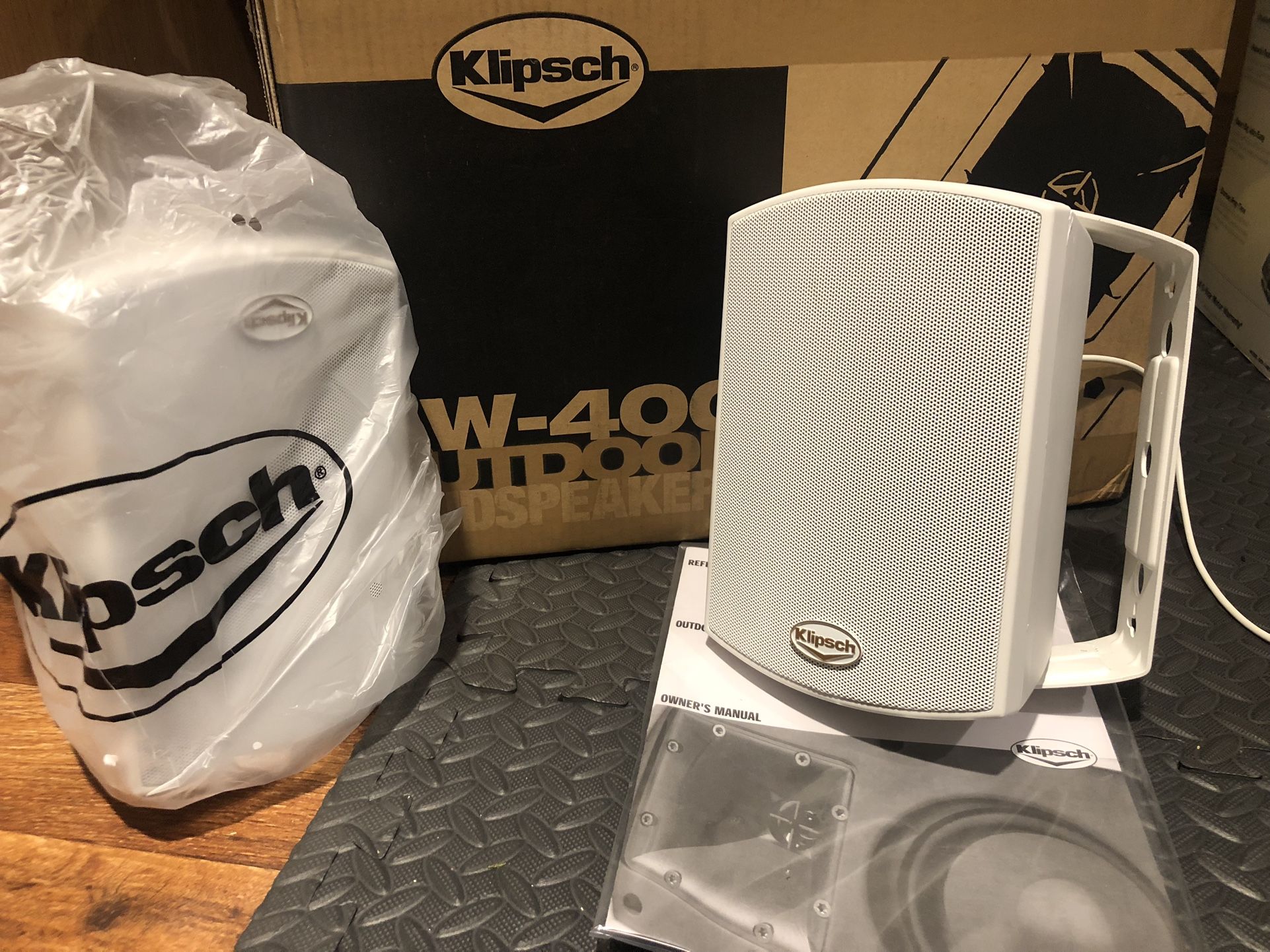 Klipsch AW-400 Outdoor Loud Speakers