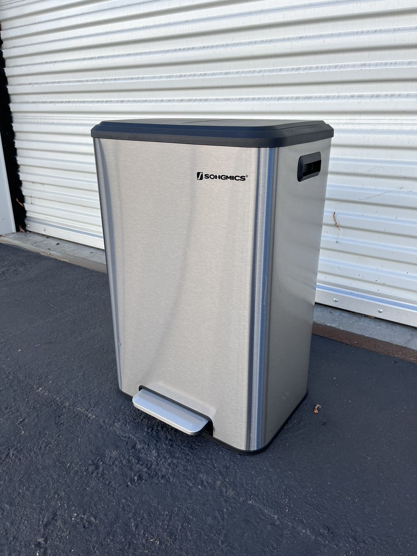 Trash Can / 12-Gallon / Pedal Lid Opener