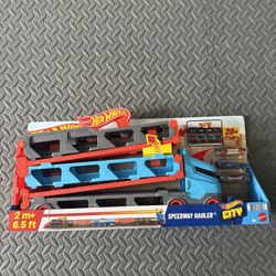 Hot Wheels Speedway Hauler Storage Carrier Truck 6.5 ft Long Racetrack