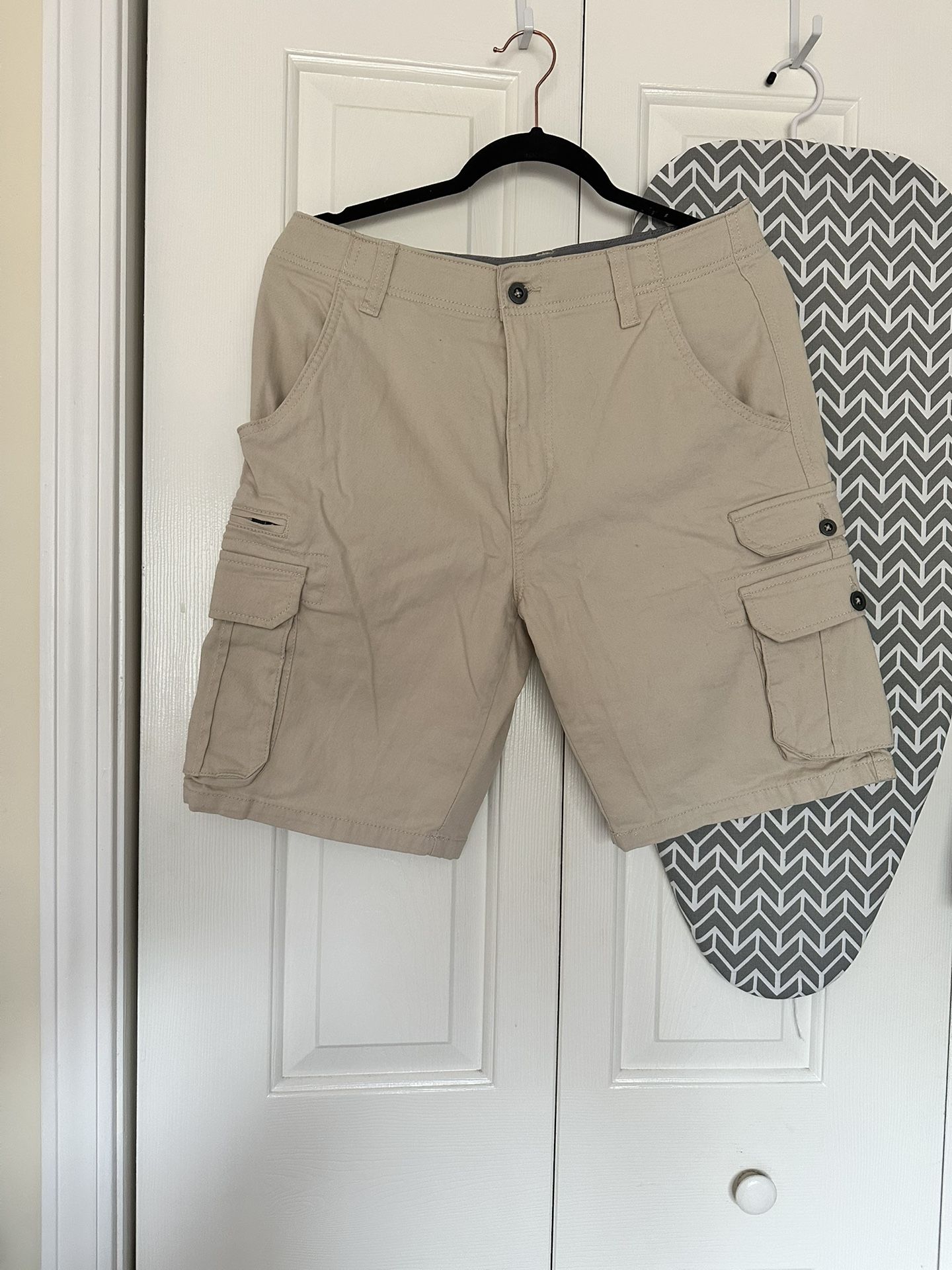 Iron Co. Men’s Comfort Waistband Regular Fit Stretch Cargo Short