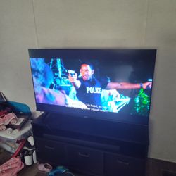 55-in TV Hisense 