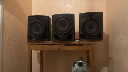 LG boombox speakers