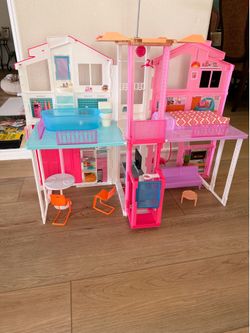 Barbie play set bundle