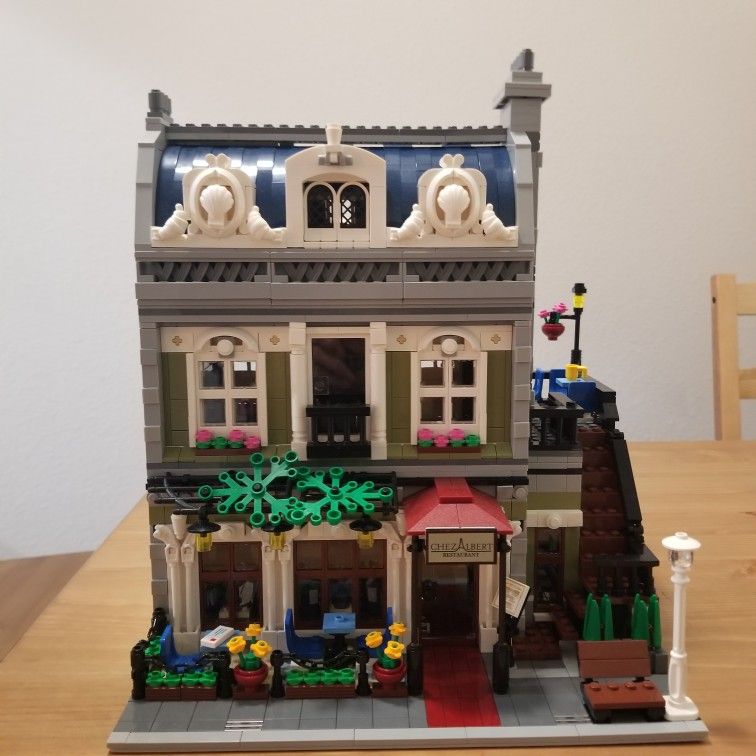 LEGO Modular Parisian Restaurant
