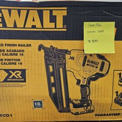 DeWalt - 16 Gauge Angled Finish Nailer Kit