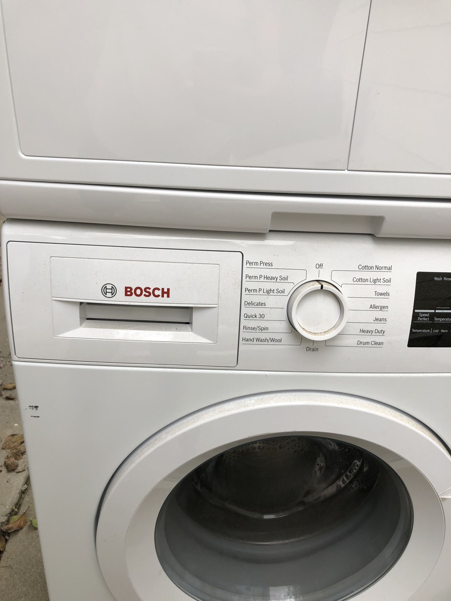 New Stackable Washer/Dryer Bosch 300 Series Electric 220