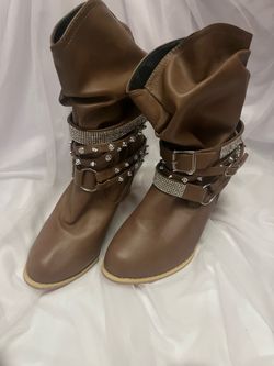 Woman’s Size 9 Slouchy Boots
