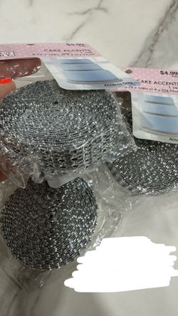 Silver diamond roll for cake decoration