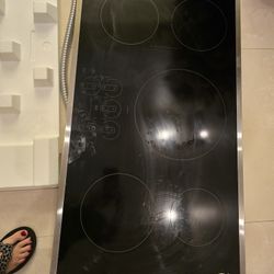 Cracked Glass Almost New GE Profile Induction Cooktop