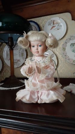 Like new kneeling doll