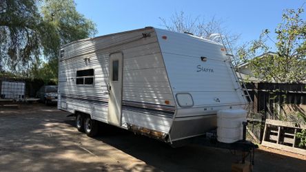 Toy hauler travel trailed