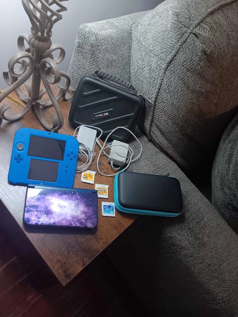 Nintendo 3DS Galaxy Edition + 2DS + 3 Games + 2 Chargers 