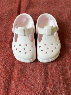 Toddler  Girl Crocs Size C6