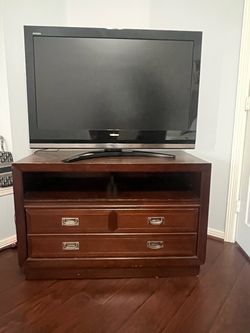 Oak stand with big drawer $70 TV $30
