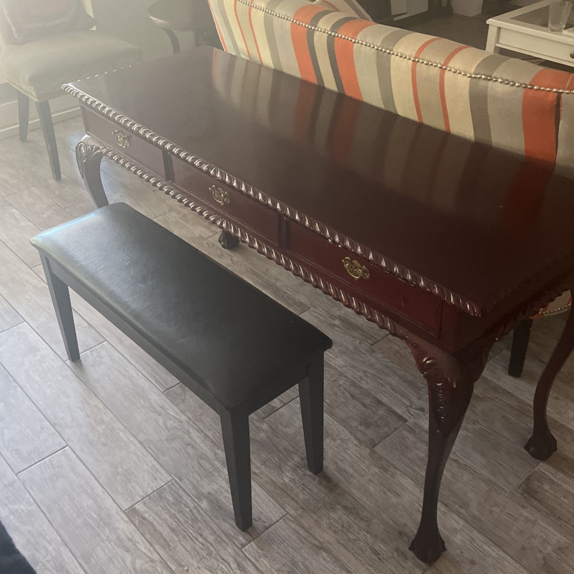 Queen Ann Desk