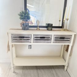 Excellent Condition Tables 