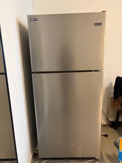 MOVING SALE: Maytag 30" Top Freezer Refrigerator - 18 Cu. Ft.