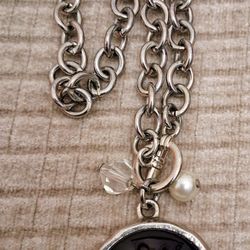 This necklace features a "Forever Friends" pendant 