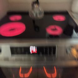 GE Electric Stove 1 Year Old