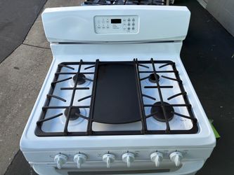 White Kenmore Elite Gas Range with Center Griddle, 5 Burner Stove Great condition