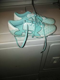 Soccer shoes