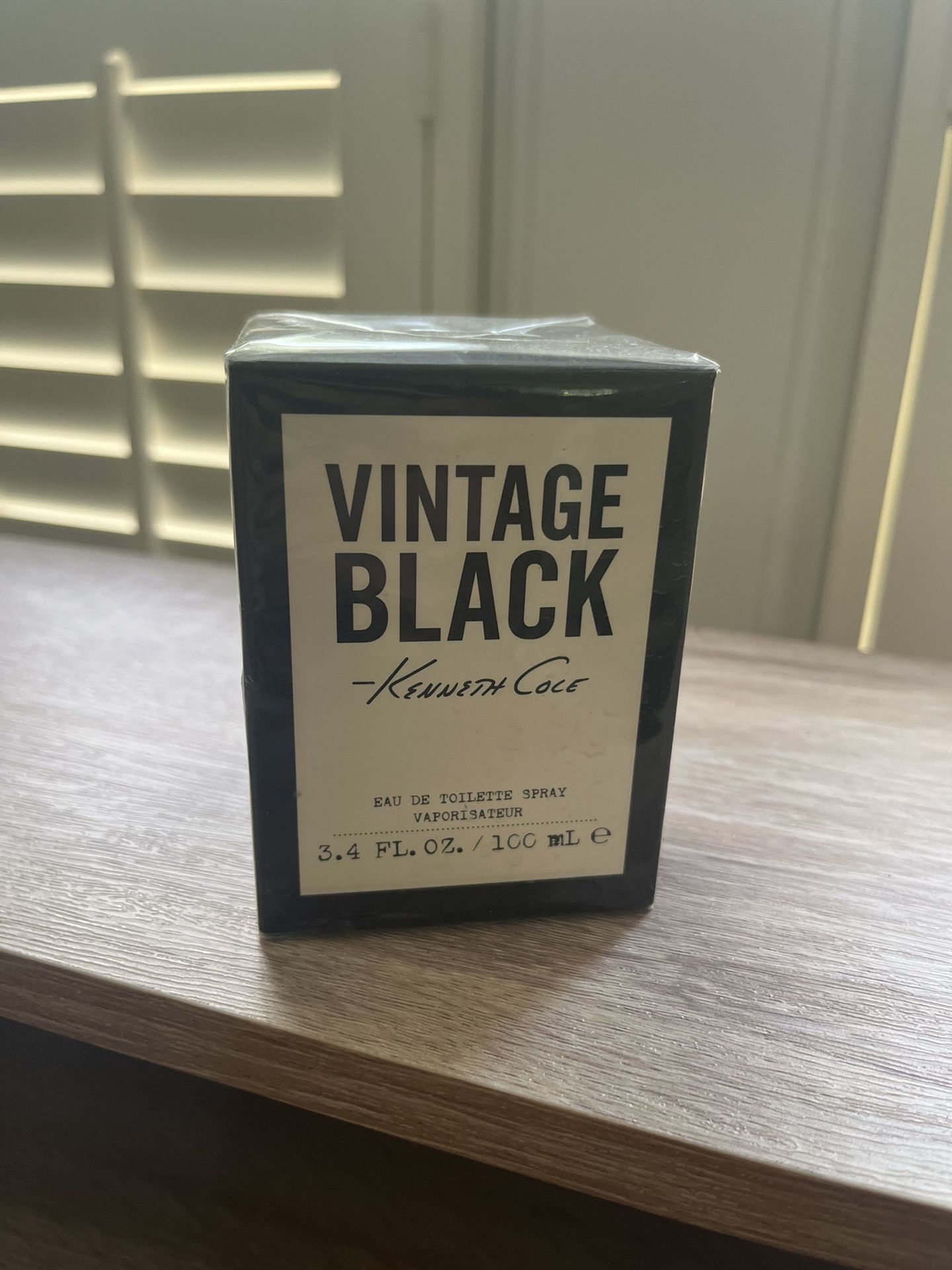 Kenneth Cole Vintage Black cologne