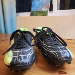 Outdoor Youth Soccer Cleats Size 4