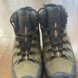 HIKING BOOTS - KEEN