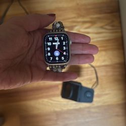 Apple Watch Series 8 - Beautiful 