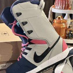 Nike Vapen women's snowboard boots Size 7.5