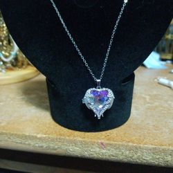 22 Inch Sterling Necklace Beautiful Heart Seems To Change Colors As You Move New