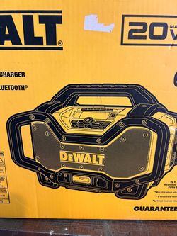 20V MAX Bluetooth Radio with built-in Charger