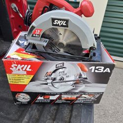 Like New  7 1/4 Circular Saw."CHECK OUT MY PAGE FOR MORE DEALS "