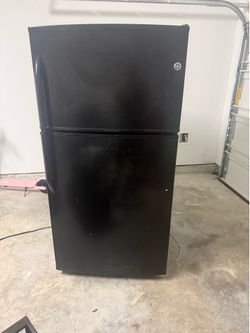 Must pick up! Working Refrigerator $85