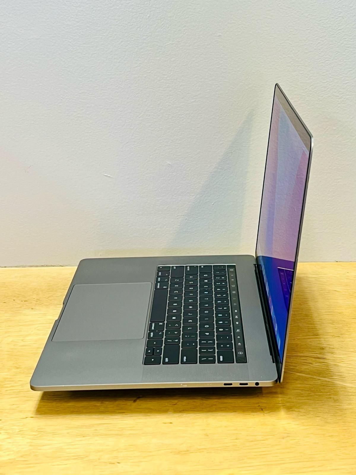 MacBook Pro 15” Laptop Apple Space Grey Intel Core i7/16GB RAM 