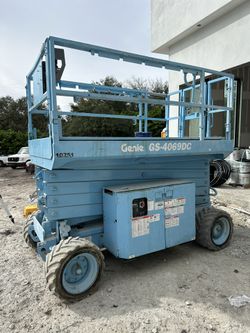 Construction Scissor Lift 25 Feet +