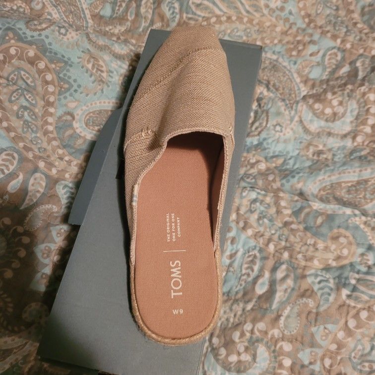 Toms Shoes Size 9 W