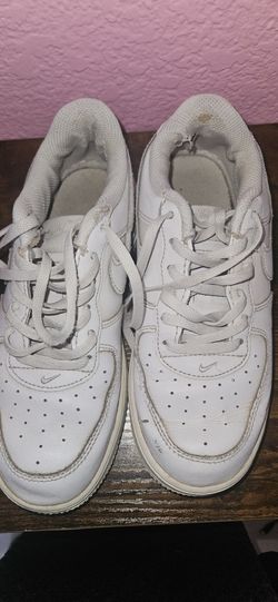 Size 3 Youth White Nike
