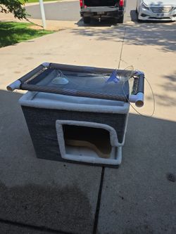 Cat accessories great condition