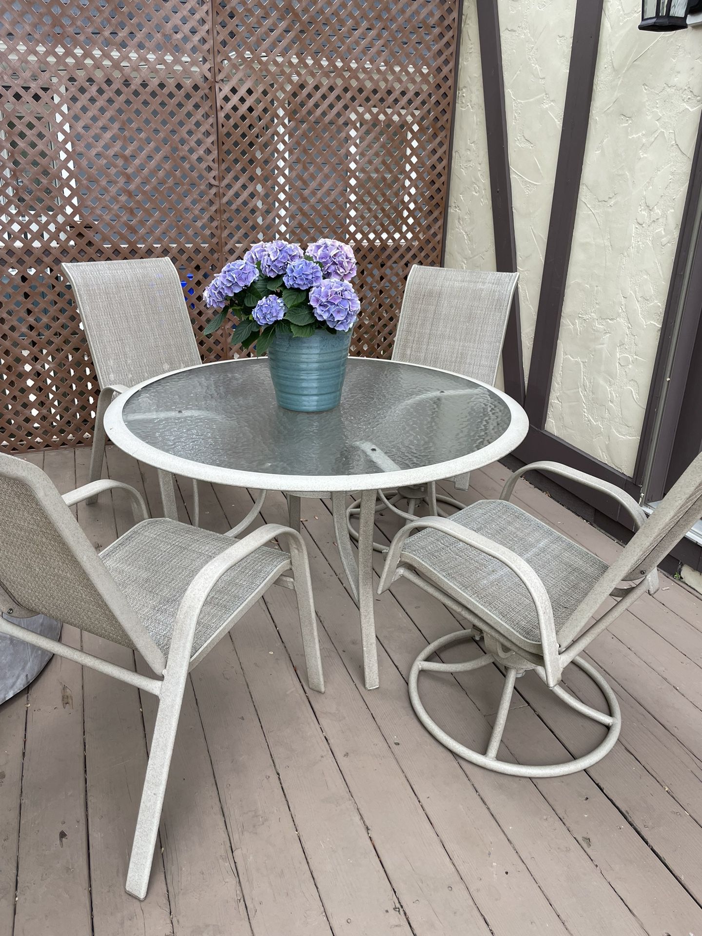 Outdoor Dining Table And 4 Chairs
