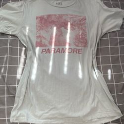 Hot Topic Paramore Shirt