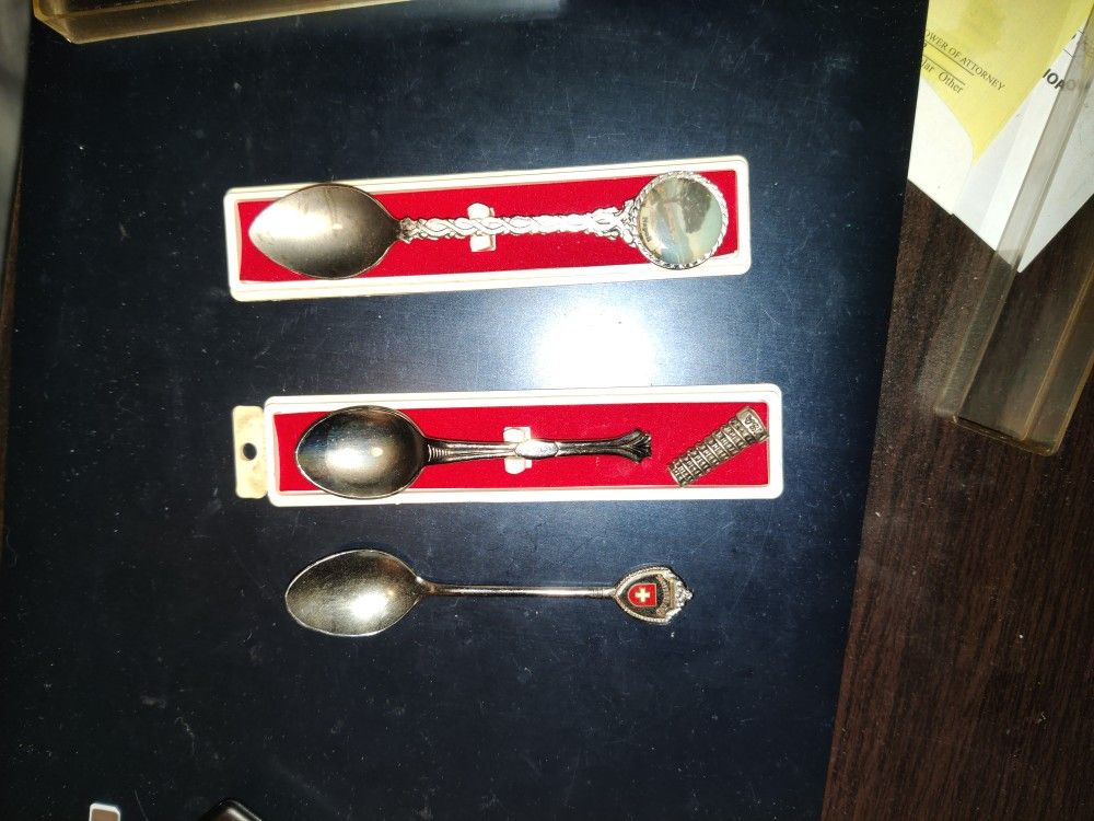 3 Silver Spoons