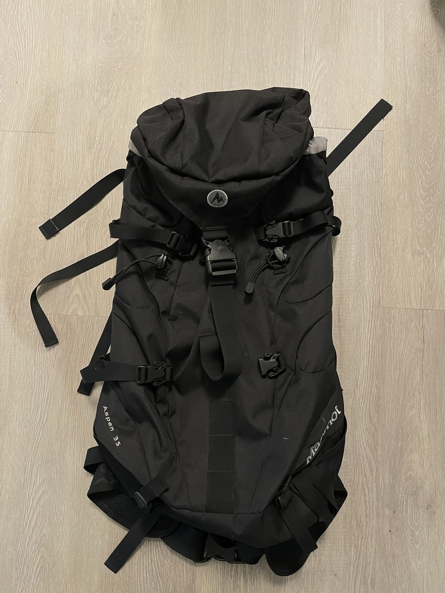 Marmot Aspen 35 Black Backpacking hiking pack bag internal frame  Slight used, please see pics for condition and details