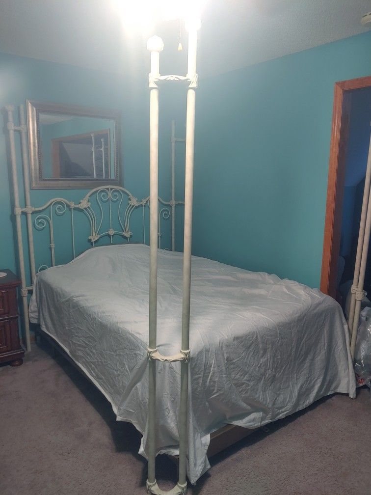Vintage (90s) Queen Princess Metal Canopy Bed Frame (Bed Additional)