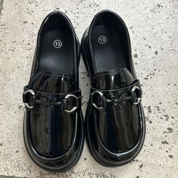 NEW girls patent loafer size 13