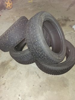 235/55 R18 set of 4 Studded tires