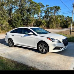 2016 Hyundai Sonata Plug-in Hybrid 40MPG