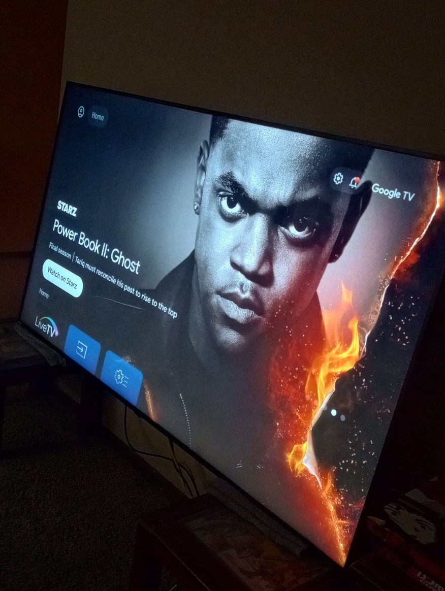 Large HD Smart TV. Phillips. 70 inch
