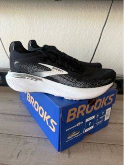 Brooks Run & Walk tennis shoes